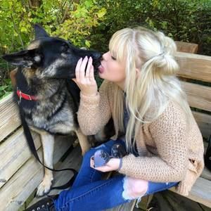 Meet your Posher, Cecelia